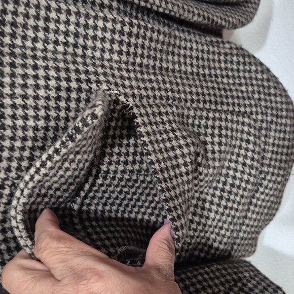 Eddie Bauer Women's Houndstooth Blazer 100% Wool. Black and Brown Size 6. - Picture 5 of 13